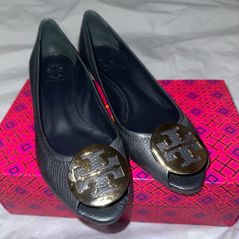 Tory burch black short heel sandals!!!